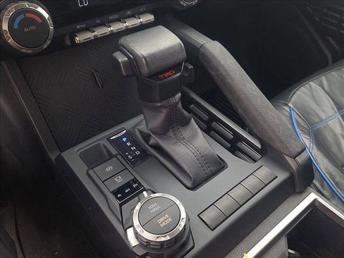 Used 2025 Toyota Tacoma TRD Sport AWD/4WD image 15