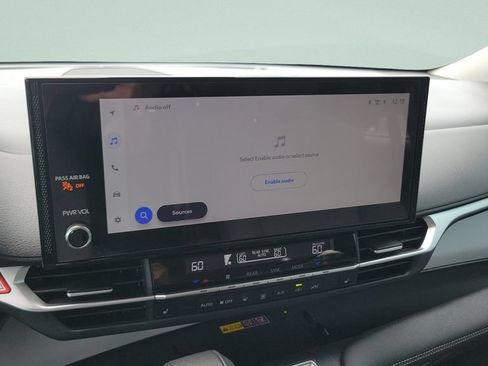Certified 2025 Toyota Sienna XLE FWD image 17