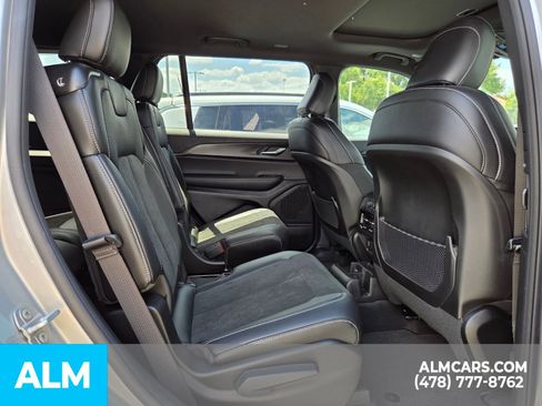 Used 2025 Jeep Grand Cherokee L Altitude AWD/4WD image 15