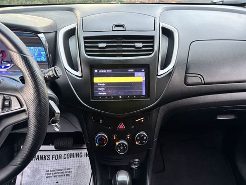 Used 2016 Chevrolet Trax LS image 18