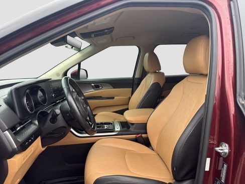 Used 2022 Kia Carnival LX FWD image 9
