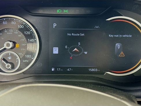 Used 2025 Genesis G70 2.5T image 13