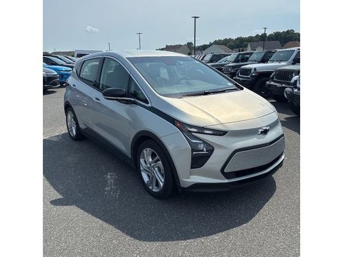 Used 2023 Chevrolet Bolt LT w/ Driver Confidence Package FWD image 2