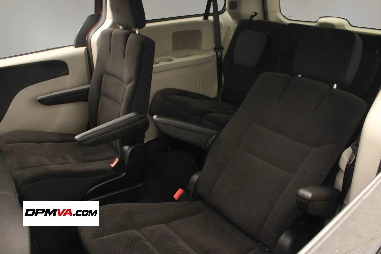 Used 2018 Dodge Grand Caravan SE w/ UConnect Hands-Free Group FWD image 17