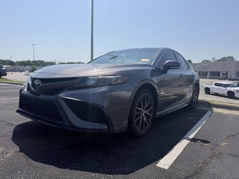 Used 2023 Toyota Camry SE FWD image 12