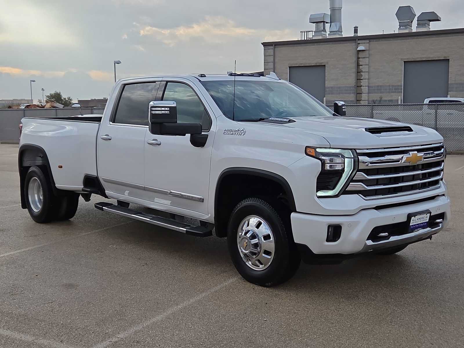 Used 2025 Chevrolet Silverado 3500 High Country w/ Technology Package AWD/4WD image 2