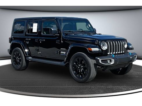 Used 2023 Jeep Wrangler Unlimited Sahara w/ Cold Weather Group AWD/4WD image 14