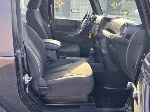 Used 2017 Jeep Wrangler Sport w/ Connectivity Group image 18