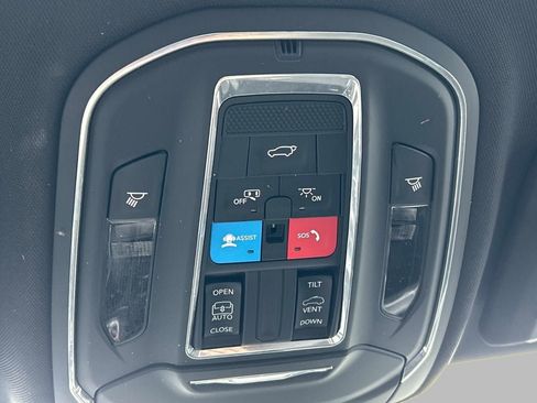 Used 2023 Jeep Grand Cherokee Altitude AWD/4WD image 30