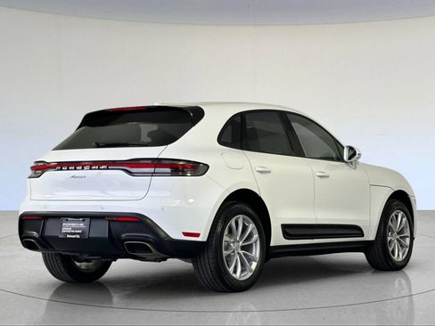 Certified 2026 Porsche Macan AWD/4WD image 8