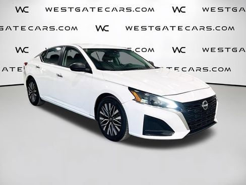 Used 2024 Nissan Altima 2.5 SV FWD image 2