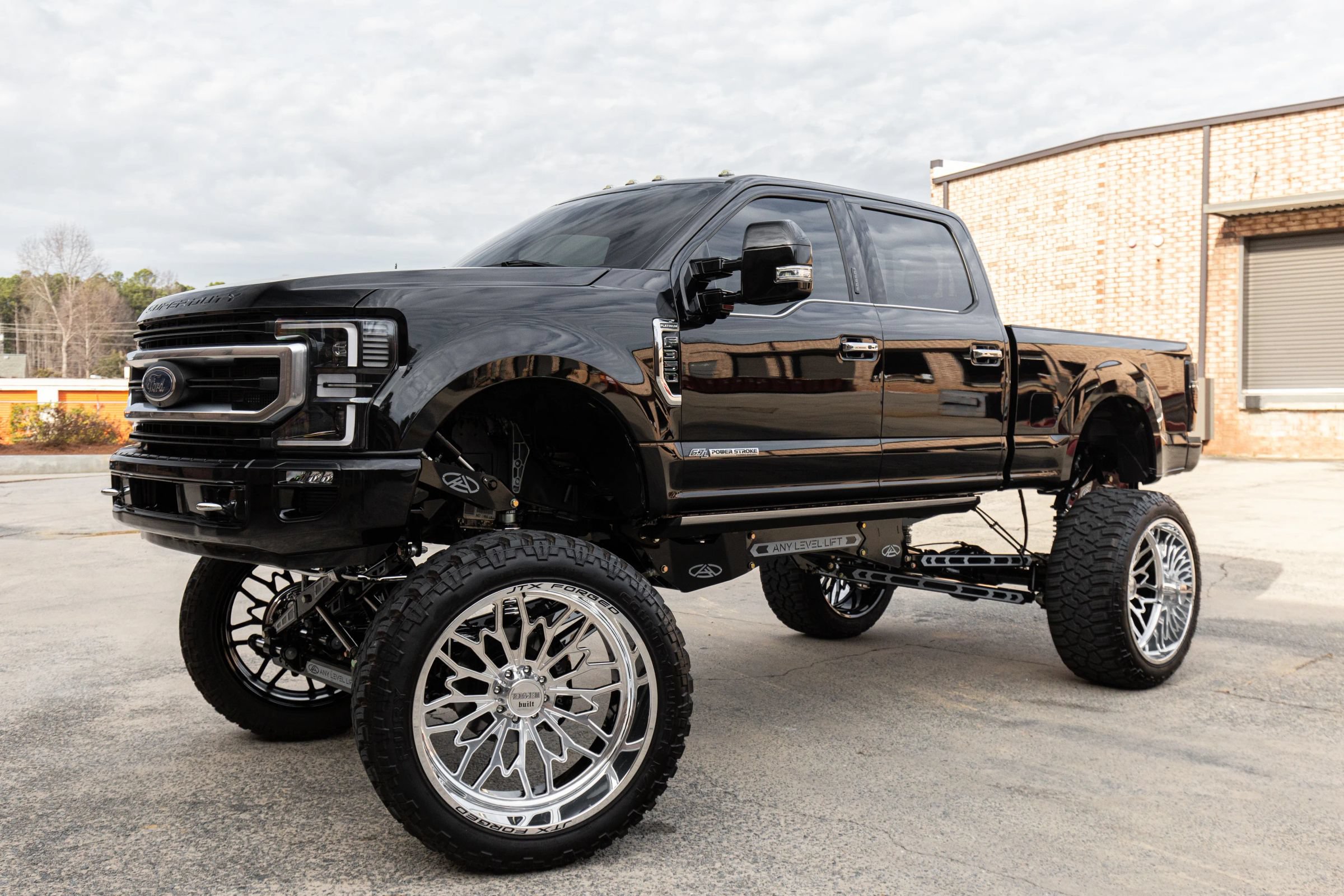 Used 2022 Ford F350 Platinum AWD/4WD image 2