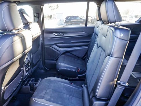 New 2025 Jeep Grand Cherokee L Altitude image 20