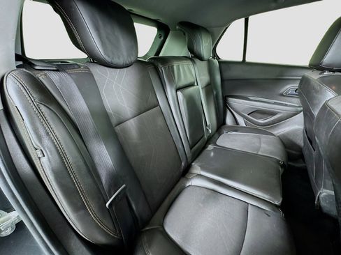 Used 2018 Chevrolet Trax LT w/ LT Convenience Package image 27