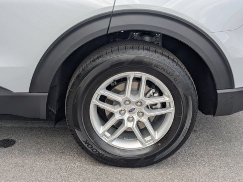 New 2026 Ford Explorer Active RWD image 8