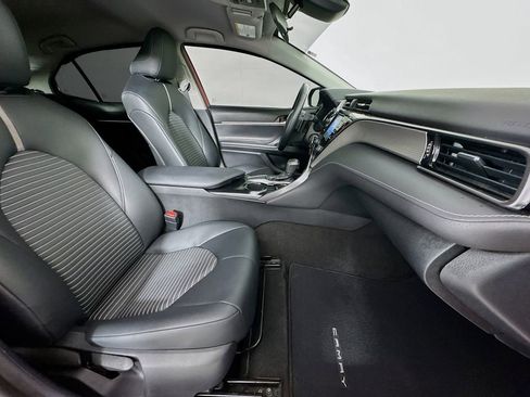 Used 2019 Toyota Camry L image 33