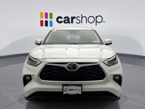 Used 2024 Toyota Highlander LE FWD image 6