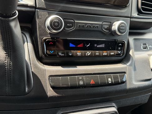 Used 2024 RAM ProMaster 2500 w/ Convenience Group FWD image 20