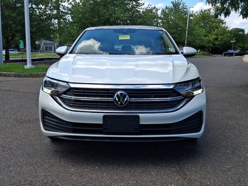 Certified 2023 Volkswagen Jetta SE w/ Panoramic Sunroof Package FWD image 2