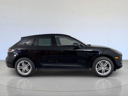 Certified 2026 Porsche Macan AWD/4WD image 9