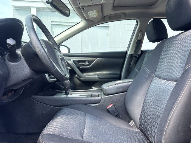 Used 2016 Nissan Altima 2.5 SV w/ Convenience Package FWD image 11