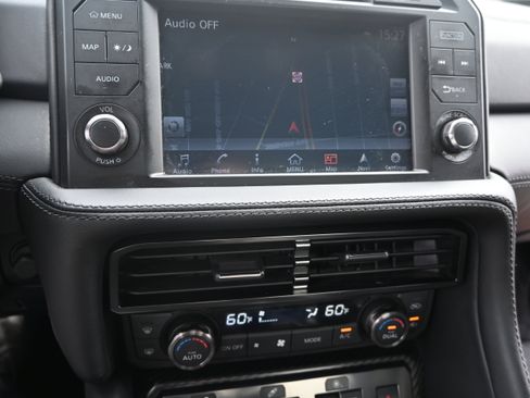 Used 2017 Nissan GT-R Premium image 36