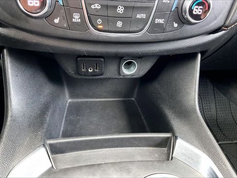 Used 2020 Chevrolet Traverse LT FWD image 25