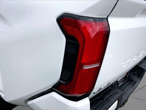 Used 2024 Toyota Tacoma SR5 AWD/4WD image 28