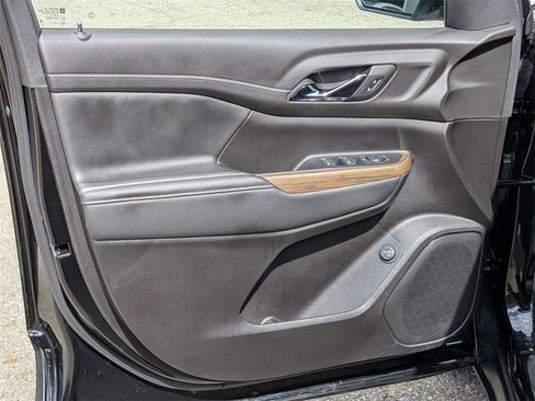 Used 2023 GMC Acadia SLE w/ Driver Convenience Package image 14