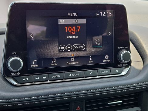 Used 2025 Nissan Rogue SV FWD image 14