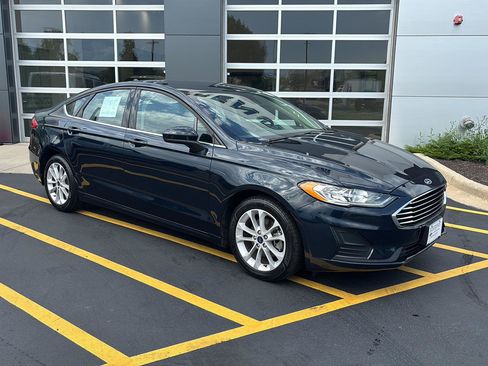 Used 2020 Ford Fusion SE FWD image 2