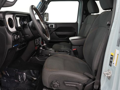 Used 2024 Jeep Wrangler Unlimited AWD/4WD image 22