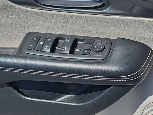 Certified 2022 Chrysler Pacifica Touring-L FWD image 29