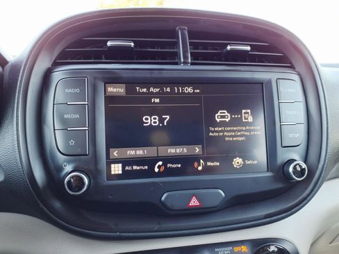 Used 2025 Kia Soul LX FWD image 23