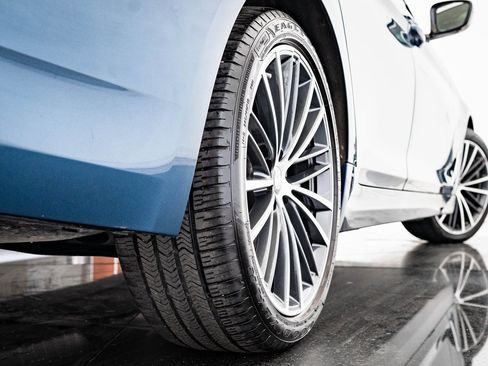 Used 2023 BMW 540i xDrive image 41