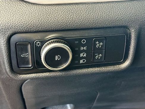 Used 2023 Ford Explorer Limited image 12