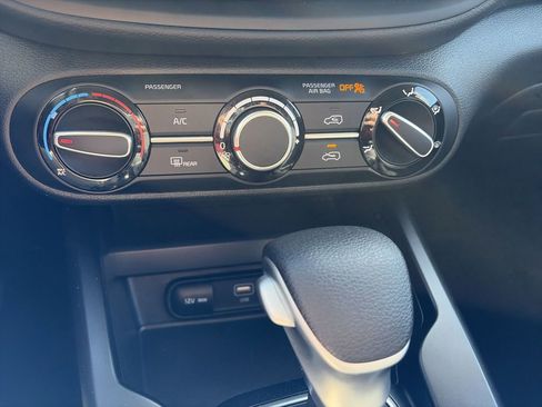 Used 2025 Kia Soul LX FWD image 18