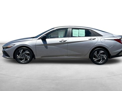 Certified 2025 Hyundai Elantra SEL FWD image 3