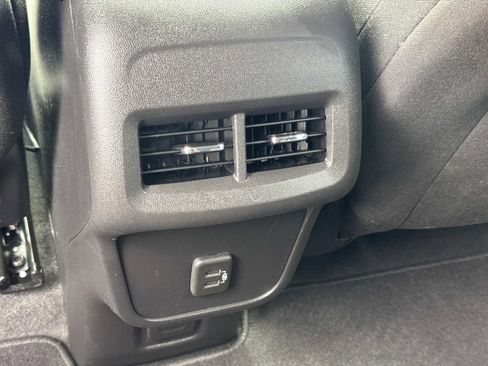 Used 2023 Chevrolet Equinox LT FWD image 16