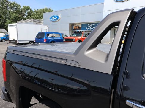 Used 2017 Chevrolet Silverado 1500 High Country w/ High Desert Package AWD/4WD image 18