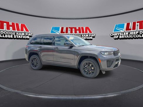 New 2026 Jeep Grand Cherokee Altitude RWD image 2