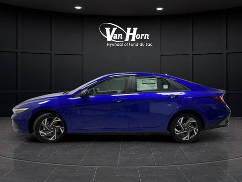 New 2025 Hyundai Elantra SEL image 11