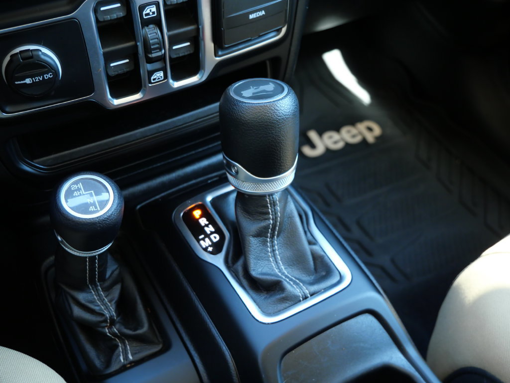 Used 2021 Jeep Wrangler Unlimited Sahara AWD/4WD image 26