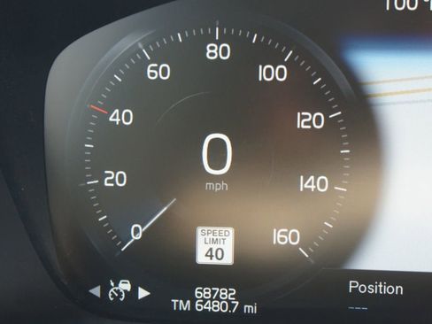 Used 2021 Volvo XC90 T6 Momentum w/ Advanced Package image 4