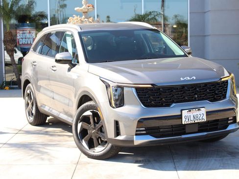 Certified 2025 Kia Sorento EX image 2