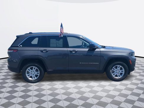 Used 2023 Jeep Grand Cherokee Laredo w/ Luxury Tech Group I AWD/4WD image 8