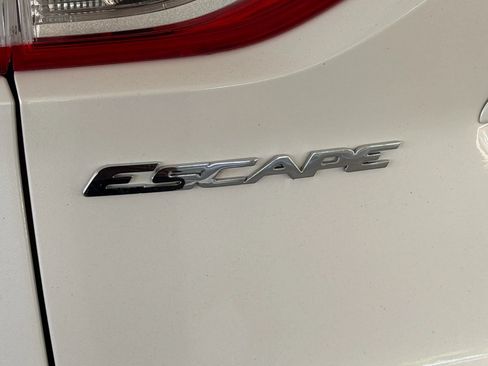 Used 2014 Ford Escape SE w/ Equipment Group 201A FWD image 12