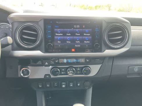 Used 2018 Toyota Tacoma Limited image 22