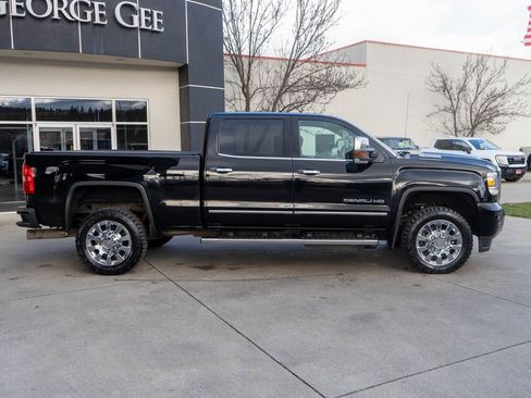 Used 2019 GMC Sierra 2500 Denali w/ Duramax Plus Package image 8