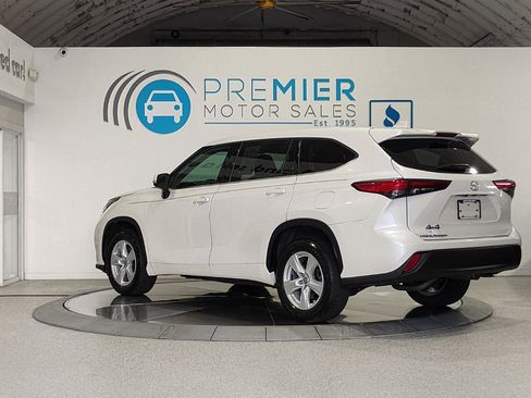 Used 2021 Toyota Highlander L image 3